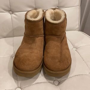 Men’s Ugg’s Classics Beige Size 11